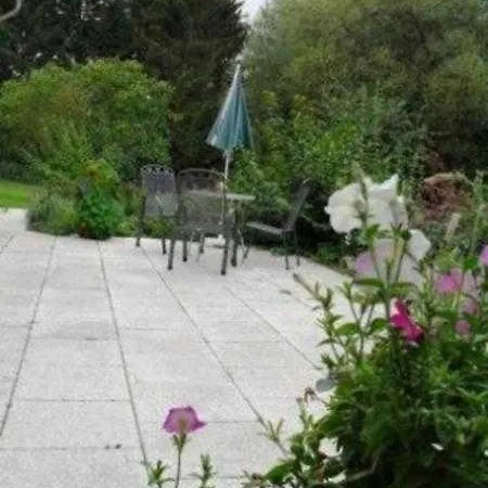 Doppelhaushaelfte In Idyllischer Lage, Separater Eingang